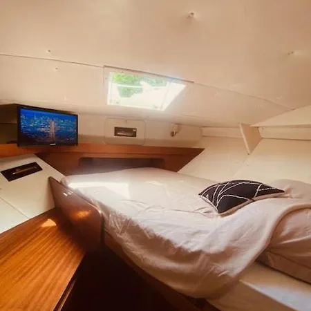 Bateau Peniche A Quai 6 Couchages *